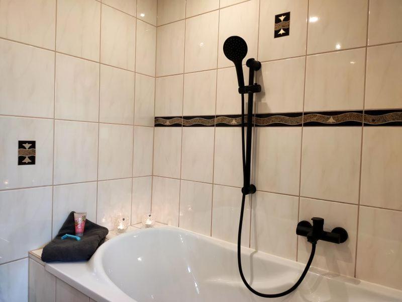 Ferienhaus Blaue Blume Mit 11 Kw Ladestation, Kamin, Terrasse, Eingezaeuntem Garten, Sauna, Wlan, Netflix, 2 Hunde Willkommen! Güntersberge Екстериор снимка